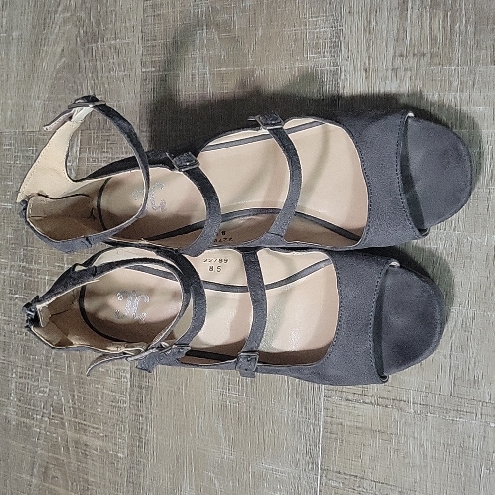 JG Wedge Sandals Size 8.5